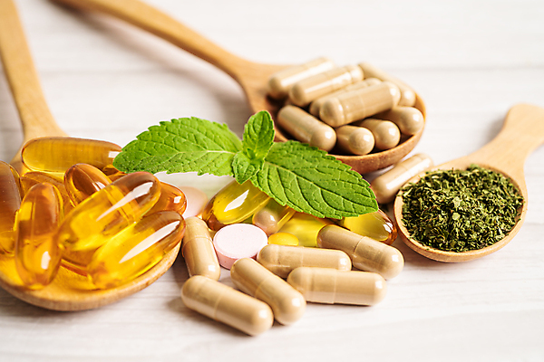 포토 JPG 해외이미지 건강 사람없음 알약 약 숟가락 약재 가루 허브 유기농 해외202309 해외포토 식물 웰빙 의학 수저 파일형식