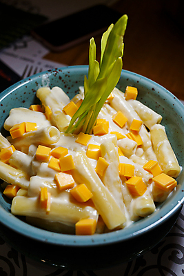 포토 JPG 해외이미지 전통 그릇 접시 음식 백그라운드 포크 잎 탁자 치즈 파스타 마늘 스파게티 육류 요리 사람없음 목재 빨간색 식사 저녁식사 어둠 이탈리아 수확 흰색 신선 이탈리아음식 맛 강의 지중해 먹기 허브 향신료 국수 베이컨 레시피 후추 점심식사 루꼴라 마카로니 핸드메이드 해외202309 해외포토 나무 식물 식기 유럽 바다 컬러 가구 컨셉 농업 채소 식재료 재료 모션 유제품 서양음식 돼지고기 면류 파스타면 향미료 파일형식