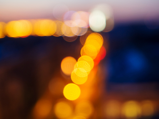 포토 JPG 해외이미지 디자인 도로 컬러 백그라운드 크리스마스 전구 추상 휴가 조명 거리 사람없음 야외 장식 빨간색 파란색 빛 반짝임 컬러풀 노란색 검은색 축제 어둠 수확 도시 점 원형 야간 저녁 소프트포커스 연도 보케 광 블러 카피스페이스 유흥 효과 해외202309 해외포토 자연요소 도형 기념일 길 무늬 농업 교통시설 모션 촬영기법 공백 파일형식