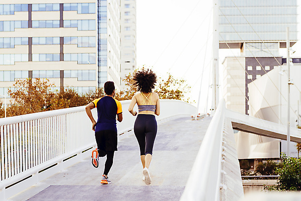 포토 JPG 해외이미지 커플 여자 남자 스포츠 함께함 건강 두명 친구 달리기 조깅 운동 태양 일몰 에너지 도시 도심 날씬함 연습 땀 노력 다인종 마라톤 히스패닉 다민족 달리기선수 주자 해외202309 해외포토 자연요소 컨셉 관계 모션 사람 인종 경기 노을 육상스포츠 몸매 육상선수 파일형식