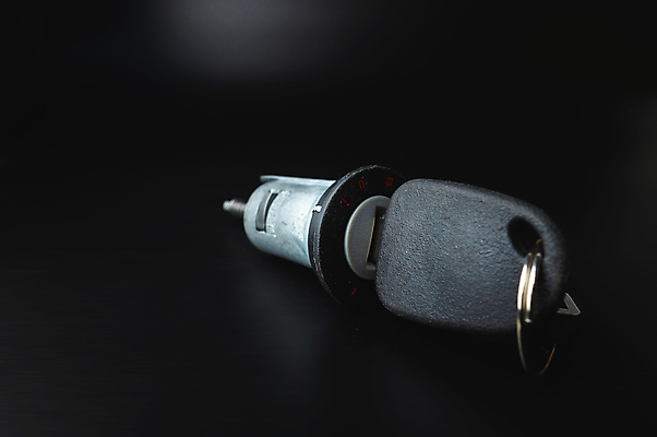 포토 JPG 해외이미지 백그라운드 부분 교통시설 자동차 열쇠 새로움 사람없음 금속 검은색 힘 기계 오픈 운전사 자르기 오브젝트 잠금 부드러움 엔진 정비공 모터 자동 철강 세련 해외202309 해외포토 직업 육상교통 컬러 교통 컨셉 모션 재질 감각 기술자 시설 보안 파일형식