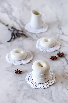 포토 JPG 해외이미지 모양 전통 디자인 계절 음식 백그라운드 재료 디저트 요리 사람없음 여름 빛 태양 맑음 프랑스 흰색 반지 원형 스페인 도넛 달콤 맛 인쇄 설탕 굽기 향신료 레시피 프랑스어 구성 스페인어 전문 줄서기 해외202309 해외포토 자연요소 도형 문자 유럽 컬러 컨셉 장신구 모션 날씨 구이 향미료 파일형식