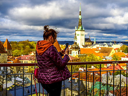 포토 JPG 해외이미지 모델 직업 모자 여행 지도 사업가 손가락 놀이 모바일 세포 한명 사람 스마트폰 핸드폰 유행 카메라 기쁨 자유 게임 막대기 승차 지중해 스마트 검색 그림 흥분 기회 정사각형 슛 방문 온라인 일반 고용 비명 셀프 힙스터 해외202309 해외포토 도형 1 손 잡화 패션 감정 바다 컨셉 모션 전자제품 스마트기기 구직 채용 파일형식