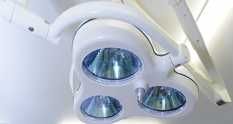 포토 JPG 해외이미지 직업 벽 2 건강 병원 사람없음 치료 빛 약 방 장비 시험 환자 간호사 의사 흰색 침대 램프 긴급 업무 수술 보호 구급차 오브젝트 서비스 천장 샹들리에 외과 자원 돌봄 헬프 살균 해외202309 해외포토 교육 컬러 가구 컨셉 의학 모션 자동차 조명 의료진 작업 도움 파일형식