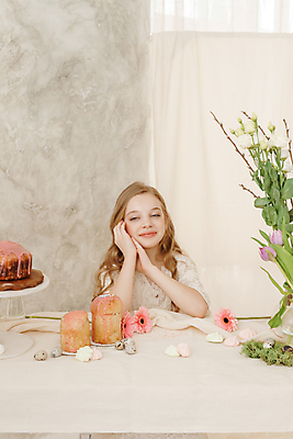 포토 JPG 해외이미지 드레스 여자 꽃 기독교 어린이 식탁 부활절 한명 상반신 앞모습 케이크 기댐 흰색 우아함 머핀 메추리알 소녀한명만 해외202309 머랭쿠키 해외포토 식물 1 옷 기념일 종교 빵 뷰포인트 컬러 컨셉 모션 탁자 디저트 사람 쿠키 알 머랭 여자한명만 소녀만 파일형식