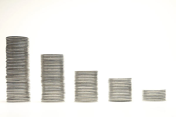 포토 JPG 해외이미지 백그라운드 이동 컨셉 돈 비즈니스 성공 사람없음 금융 경제 빛 쌓기 믿음 금속 동전 힘 거래 성장 흰색 기둥 절약 그룹 변화 시장 재산 은색 주식 속도 투자 보물 아랍에미리트 월급 빚 고립 수입 풍요 많음 해외202309 해외포토 건축 감정 컬러 중동 모션 재질 파일형식