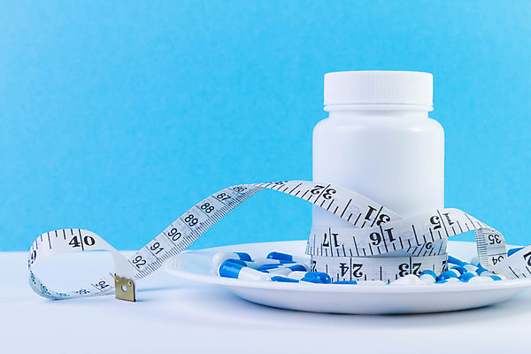 포토 JPG 해외이미지 모양 백인 남자 다이어트 건강 병원 사람 성인 사람없음 치료 뷰티 숫자 알약 약 질병 몸무게 큼 약국 먹기 비만 날씬함 허리 연습 측정 치수 칼로리 문제 외과 보충 당뇨병 돌봄 분실 적자 해로움 해외202309 해외포토 서양인 문자 컨셉 의학 모션 신체부위 크기 몸매 파일형식