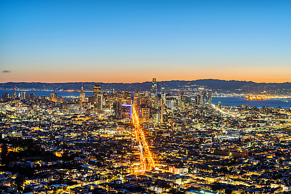 포토 JPG 해외이미지 도로 여행 비즈니스 건축양식 하늘 전등 거리 주택 파노라마 사람없음 건물 관광지 하이앵글 도시풍경 일출 고층빌딩 미국 황혼 새벽 도시 만 센터 도심 야간 캘리포니아 지역 타운 스카이라인 랜드마크 명승지 샌프란시스코 해외202309 해외포토 자연요소 건축물 건축 길 뷰포인트 북아메리카 교통시설 조명 촬영기법 풍경 빌딩 노을 일몰 파일형식