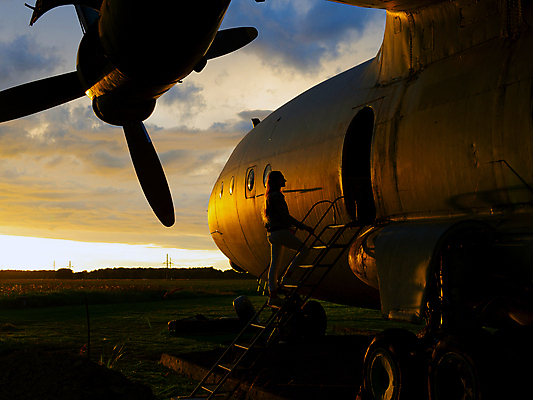 포토 JPG 해외이미지 산업 별 스포츠 사다리 교통시설 한명 빛 글로벌 일출 힘 전시 수확 골동품 보호 발사 충돌 은퇴 전시회 속도 복고 군용 싸움 전쟁 패배 제트기 시스템 육군 기어 한조각 공학 고립 구식 그런지 대패 재앙 지원 해외202309 해외포토 자연요소 1 교육 교통 컨셉 농업 모션 비행기 군대 사람 노을 도구 시설 파일형식