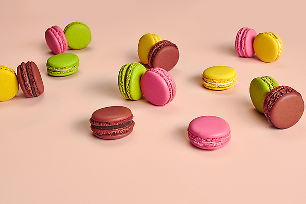 포토 JPG 해외이미지 백그라운드 패턴 사람없음 하이앵글 달콤 마카롱 베이지색배경 해외202309 해외포토 뷰포인트 무늬 디저트 맛 베이지색 파일형식