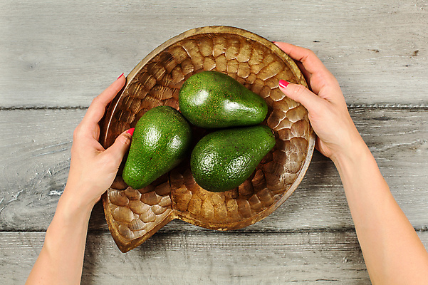 포토 JPG 해외이미지 라이프스타일 여자 음식 컬러 다이어트 채소 과일 재료 탁자 건강 관리 3 사람없음 목재 초록색 식사 샐러드 회색 수확 시골 신선 판넬 사발 맛 정상 책상 날것 목각 아보카도 내추럴 숙성 이국적 채식주의자 비건 해외202309 해외포토 나무 가구 컨셉 농업 사람 생활 사기그릇 채식 파일형식