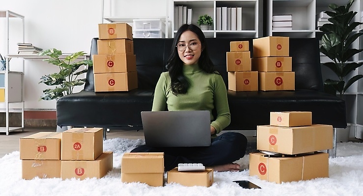 포토 JPG 해외이미지 여자 행복 인터넷 회사 비즈니스 사업가 성공 주택 한명 동양인 노트북 쇼핑 컴퓨터 상자 사무실 상점 업무 비즈니스우먼 상품 작음 상인 사이버 고객 창고 서비스 패키지 질서 소매 온라인 주소 주인 물류 짐싸기 판지 마케팅 매각 목록 프리랜서 중소기업 해외202309 해외포토 직업 1 감정 컨셉 사람 인종 건물 전자제품 예절 작업 직장인 크기 파일형식