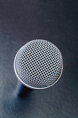 포토 JPG 해외이미지 음악 백그라운드 비즈니스 노래 탁자 회의 말하기 사람없음 세로 금속 검은색 소리 콘서트 정상 마이크 라디오 오디오 방송 스테레오 멀티미디어 목소리 노래방 해외202309 해외포토 컬러 음향기기 가구 모션 재질 문화예술 전자제품 공연 파일형식