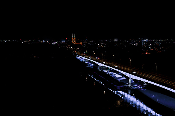 포토 JPG 해외이미지 유럽 여행 건축양식 하늘 지붕 휴가 조명 거리 주택 안테나 파노라마 풍경 사람없음 야외 건물 여름 도시풍경 여행객 탑 가을 도시 도심 야간 박물관 장면 타운 기념물 스카이라인 폴란드 구시가지 드론 랜드마크 수도권 옛날 조감도 해외202309 해외포토 자연요소 건축물 계절 건축 나라 통신 촬영기법 사람 지역 파일형식