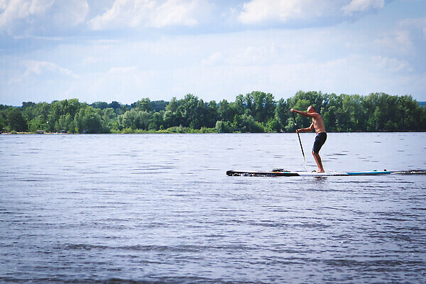 포토 JPG 해외이미지 라이프스타일 호수 스포츠 여행 자연 휴가 건강 사람 사람없음 야외 물 강 보트 줄서기 해외202309 해외포토 자연요소 배_교통 모션 생활 생태계 파일형식