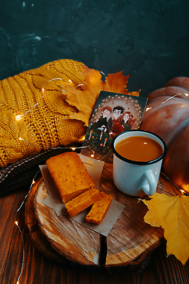 포토 JPG 해외이미지 포스터 백그라운드 잎 호박 사람없음 목재 케이크 목도리 화환 주스 당근 11월 스웨터 엽서 구성 해외202309 해외포토 나무 식물 잡화 꽃 음료 상의 채소 재료 디저트 뿌리채소 날짜 편지 파일형식