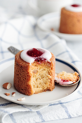 포토 JPG 해외이미지 접시 커피 음료 음식 아침 디저트 핀란드 사람없음 컵 케이크 카페 흰색 신선 달콤 아침식사 크림 페스츄리 맛있는 해외202309 해외포토 주간 식기 빵 컬러 북유럽 상점 식사 맛 파일형식