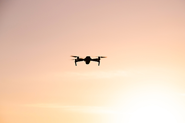 포토 JPG 해외이미지 실루엣 산업 스포츠 여행 백그라운드 오렌지 교통시설 자연 하늘 비행기 안테나 풍경 취미 사람없음 물 여름 햇빛 태양 뷰티 카메라 디지털 일몰 헬리콥터 손목시계 항공 감시 멀리 동영상 항공촬영 혁명 대패 드론 제어 해외202309 해외포토 자연요소 계절 뷰포인트 시계 교통 컨셉 과일 장신구 통신 항공교통 대중교통 촬영기법 전자제품 노을 시설 생태계 파일형식