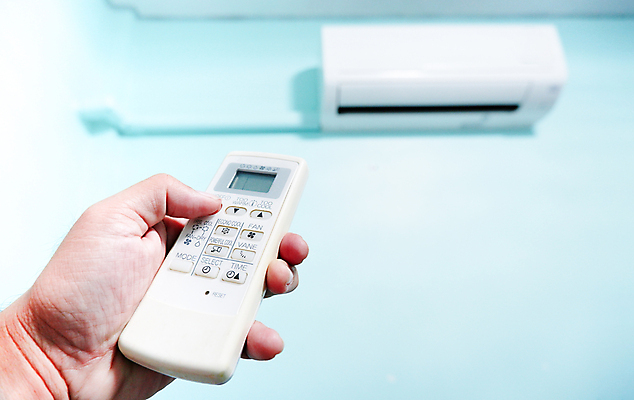 포토 JPG 해외이미지 손 벽 백그라운드 손가락 주택 사람없음 내부 사무실 힘 기계 방 장비 에너지 추위 흰색 시간 오픈 뜨거움 부채 시원함 회전 언론 시스템 온도 멀리 조절 다리찢기 냉각기 린스 제어 안락 해외202309 해외포토 컬러 컨셉 비즈니스 모션 건물 신체부위 파일형식