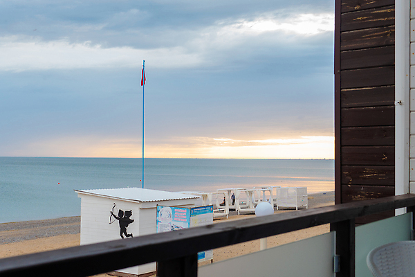 포토 JPG 해외이미지 실루엣 리본 파도 바다 백그라운드 지도 하늘 추상 사람없음 빨간색 맑음 일몰 깃발 직물 도시 칼 정상 실크 탱크 낙타 아라비아 봉 포트 스카이라인 사우디아라비아 아랍에미리트 전국 크리에이터 해외202309 해외포토 직업 컬러 무늬 중동 포유류 날씨 촬영기법 노을 파일형식 1인미디어