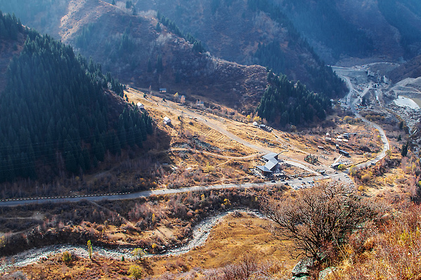 포토 JPG 해외이미지 아시아 도로 여행 자연 산 사람없음 야외 강 골짜기 가을 카자흐스탄 화창 알마티 해외202309 해외포토 계절 나라 길 교통시설 날씨 생태계 파일형식