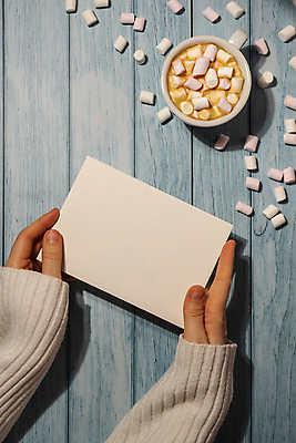 포토 JPG 해외이미지 템플릿 여자 기념일 종이 커피 결혼 백그라운드 컨셉 관계 아침 휴가 봉투 발렌타인데이 관리 사랑 이벤트 사람없음 목재 장식 파란색 축제 공백 낭만 인사 잡기 신용카드 메시지 아침식사 편지 엽서 초대 빨래집게 2월 마시멜로우 핸드메이드 목업 카피스페이스 비어있는 해외202309 해외포토 주간 나무 감정 음료 컬러 재료 모션 데이이벤트 디저트 집게 사람 금융 식사 예절 날짜 파일형식