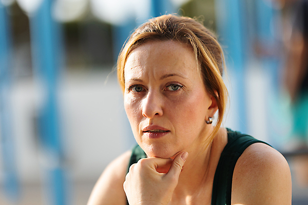 포토 JPG 해외이미지 백인 라이프스타일 웰빙 여자 스포츠 이동 신체 자연 건강 한명 성인 야외 운동복 운동 뷰티 아령 에너지 도전 도시 몸무게 날씬함 연습 내추럴 자극 해외202309 해외포토 서양인 1 옷 컨셉 사람 생활 몸매 생태계 파일형식