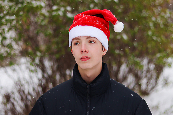 포토 JPG 해외이미지 응시 생각 날씨 한명 서기 소년 앞모습 10대 검은색 재킷 추위 자신감 눈보라 심각 해외202309 해외포토 1 시선 남자 감정 어린이 뷰포인트 컬러 컨셉 모션 청소년 눈_날씨 사람 외투 파일형식