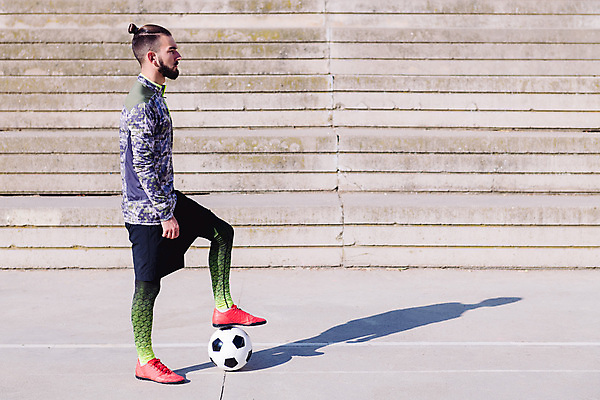 포토 JPG 해외이미지 남자 스포츠 반바지 공 청소년 놀이 축구선수 건강 경고 한명 사람 경기 소년 취미 가로 운동복 운동 축구 경쟁 활발 게임 놀이터 집중 연습 준비 노력 법정 운동가 챔피언 토너먼트 플레이어 카피스페이스 해외202309 해외포토 1 옷 어린이 컨셉 바지 운동선수 구기 공백 파일형식