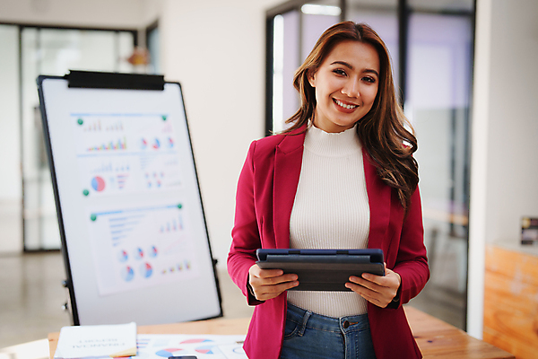 포토 JPG 해외이미지 직업 회사 비즈니스 통신 통계 성공 그래프 설계 직장 한명 사람 금융 노트북 컴퓨터 사무실 디지털 성장 업무 작업 비즈니스맨 비즈니스우먼 그룹 계획 토론 종업원 사이버 분석 동료 보고서 경영자 문서 투자 회계 경영 마케팅 프로젝트 브레인스토밍 해외202309 해외포토 1 여자 남자 컨셉 관계 경제 전자제품 직장인 리더 파일형식