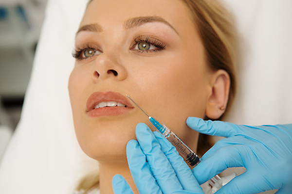 포토 JPG 해외이미지 직업 여자 얼굴 장갑 새로움 병원 관리 주사기 한명 치료 뷰티 약 상점 환자 의사 체험 바늘 액체 수술 플라스틱 미용사 피부 입술 피부관리 윤곽 리프트 주사약 외과 순서 업그레이드 완벽 해외202309 해외포토 1 잡화 컨셉 의학 의료기기 재질 사람 신체부위 의료진 도구 파일형식