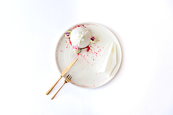 포토 JPG 해외이미지 접시 포크 디저트 사람없음 분위기 나이프 머랭 플레이팅 해외202309 해외포토 식기 음식 컨셉 칼 상차림 파일형식