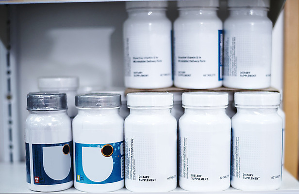 포토 JPG 해외이미지 실내 사람없음 약 약병 약국 해외202309 해외포토 의학 내부 병_담는 파일형식