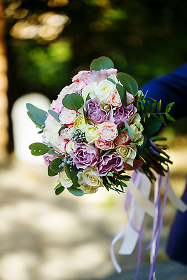 포토 JPG 해외이미지 손 부케 결혼식 들기 신체부위 해외202309 해외포토 꽃다발 결혼 모션 사람 파일형식