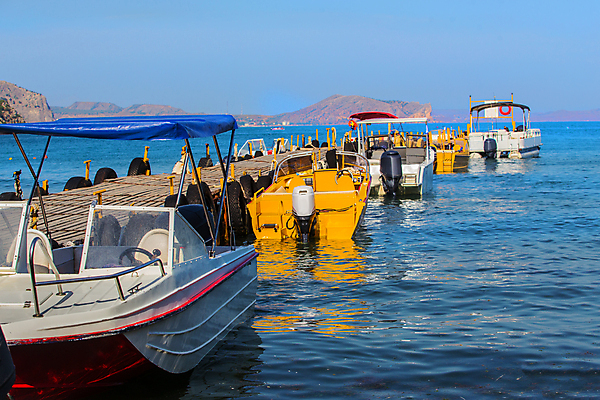 포토 JPG 해외이미지 라이프스타일 파도 바다 컬러 요트 교통시설 자연 하늘 낚시 바람 항해 서기 사람없음 건물 물 파란색 빛 태양 뷰티 항구 힘 일몰 광선 흰색 만 보트 주차 갑판 함선 탐색 네비게이션 옛날 수평선 해외202309 해외포토 자연요소 건축물 교통 배_교통 모션 레저 날씨 생활 노을 시설 생태계 파일형식