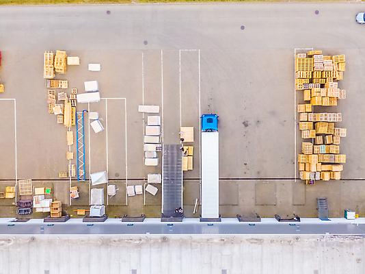 포토 JPG 해외이미지 산업 도로 비즈니스 교통시설 모션 안테나 사람없음 건물 화물 상품 주식 교차로 창고 상업 머리위 지역 트랙터 수납 짐차 무거움 트레일러 슈퍼마켓 항공촬영 수입 조감도 터미널 해외202309 해외포토 건축물 길 뷰포인트 교통 통신 자동차 금융 상점 운송업 무게 농기계 시설 특수차량 파일형식