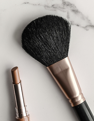 포토 JPG 해외이미지 백그라운드 사람없음 립스틱 고급 대리석 메이크업브러쉬 해외202309 해외포토 컨셉 재료 화장품 붓 파일형식