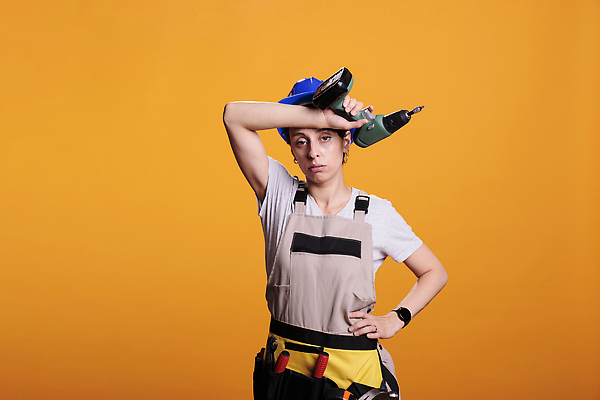 포토 JPG 해외이미지 여자 허리손 한명 들기 상반신 성인 앞모습 안전모 건축가 건축업자 전동드릴 성인여자한명만 해외포토 직업 1 건축 뷰포인트 포즈 모션 사람 헬멧 안전장비 드릴 여자한명만 성인여자만 파일형식