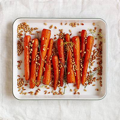 포토 JPG 해외이미지 식물 전통 음식 다이어트 채소 재료 가족 탁자 요리 사람없음 빛 주방 식당 당근 견과류 튀김 흰색 나뭇가지 직물 소나무 면 굽기 허브 향신료 준비 유기농 냅킨 레시피 내추럴 끓이기 딜 전국 전문 핸드메이드 스타일 플랫레이 해외202309 해외포토 나무 웰빙 컬러 가구 관계 모션 뿌리채소 건강 상점 플랫 구이 향미료 파일형식