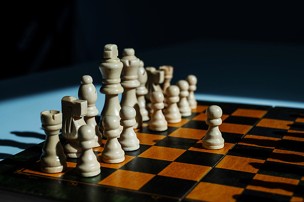 포토 JPG 해외이미지 사람없음 경쟁 게임 체스말 체스 집중 체스판 해외포토 컨셉 놀이 말_게임 파일형식
