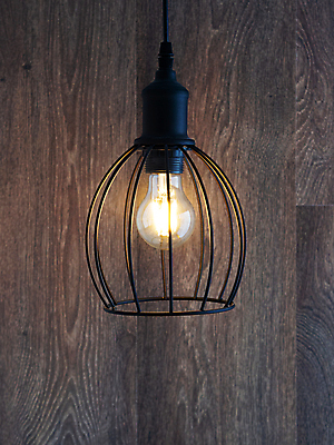 포토 JPG 해외이미지 디자인 벽 백그라운드 컨셉 전구 건축양식 주택 매달리기 미술 사람없음 내부 장식 빛 뷰티 금속 검은색 방 에너지 수확 흰색 램프 천장 복고 샹들리에 팬던트 스타일 주도 해외202309 해외포토 건축 컬러 농업 모션 재질 문화예술 조명 건물 예절 파일형식