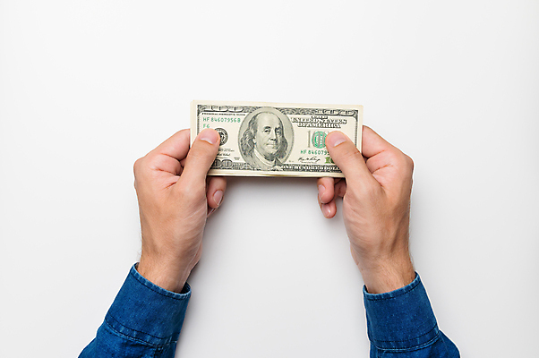 포토 JPG 해외이미지 손 남자 셔츠 지폐 돈 비즈니스 성공 성인 사람없음 금융 달러 미국 저축 잡기 재산 닫기 정상 흰배경 주기 투자 5 팔 월급 대출 빚 해외202309 해외포토 백그라운드 컨셉 상의 북아메리카 모션 사람 신체부위 경제 숫자 흰색 파일형식