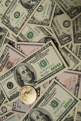 포토 JPG 해외이미지 디자인 컨셉 지폐 돈 인터넷 비즈니스 새로움 사람없음 금융 경제 달러 금속 디지털 동전 웹 미국 유로 시장 황금 암호 발굴 심볼 무역 투자 전자 토막 계산서 옛날 가상 해외202309 해외포토 산업 북아메리카 재질 재산 파일형식