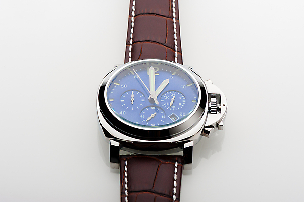 포토 JPG 해외이미지 디자인 남자 팔찌 성인 사람없음 파란색 빛 갈색 유행 금속 수확 골동품 기구 시간 악단 클래식 고급 우아함 상품 낟알 가죽 보석 손목 손목시계 오브젝트 악어 다이얼 고립 분 사파이어 스테인레스 스트랩 진짜 스타일 해외202309 해외포토 음악 시계 컬러 컨셉 농업 장신구 파충류 재질 사람 신체부위 광석 파일형식