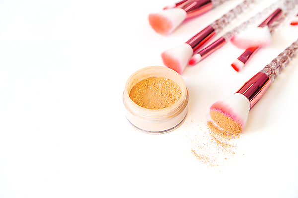 포토 JPG 해외이미지 직업 여자 얼굴 컬러 백그라운드 장신구 그림자 사람없음 빨간색 컬러풀 뷰티 갈색 유행 검은색 페인트 화장품 흰색 붓 화려 팔레트 떨어짐 상품 그늘 폭발 가루 볼터치 피부 오브젝트 피부관리 질감 만들기 먼지 아이섀도 찌그러짐 고립 돌봄 해외202309 해외포토 컨셉 모션 사람 신체부위 화장 파일형식