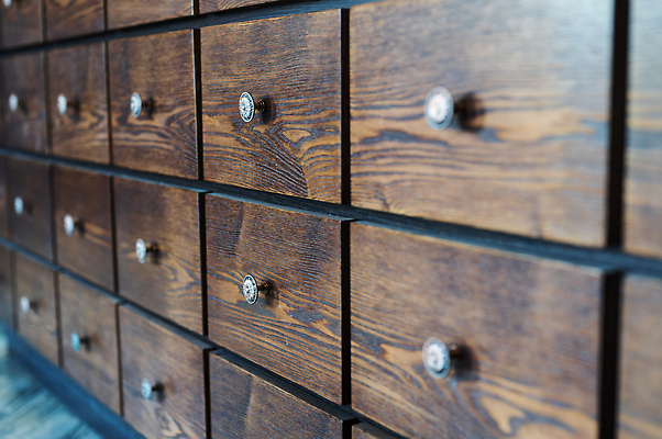 포토 JPG 해외이미지 가구 비즈니스 안전 사람없음 목재 상자 사무실 금속 편지 사물함 캐비닛 문서 파일 잠금 보안 수납 보관소 옛날 해외202309 해외포토 나무 생활용품 재료 재질 저장 파일형식