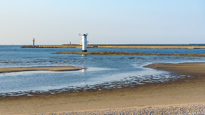 포토 JPG 해외이미지 유럽 바다 컬러 여행 건축양식 하늘 등대 항해 사람없음 야외 건물 가로 물 파란색 빛 컬러풀 탑 풍차 흰색 역사 신호등 심볼 해안도시 광택 포트 네비게이션 폴란드 방앗간 랜드마크 옛날 해외202309 해외포토 자연요소 건축물 건축 나라 배_교통 도시 파일형식