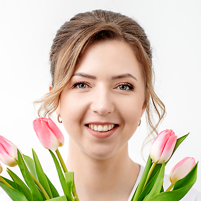 포토 JPG 해외이미지 백인 모델 라이프스타일 헤어스타일 여자 꽃 행복 얼굴 꽃다발 포즈 백그라운드 꽃무늬 휴가 발렌타인데이 건강 선물 사랑 한명 미소 사람 성인 초록색 여름 뷰티 유행 우주 봄 화장품 낭만 튤립 흰색 잡기 생일 우아함 입술 슛 스타일 해외202309 해외포토 서양인 식물 1 계절 기념일 감정 컬러 컨셉 무늬 모션 데이이벤트 표정 생활 신체부위 파일형식