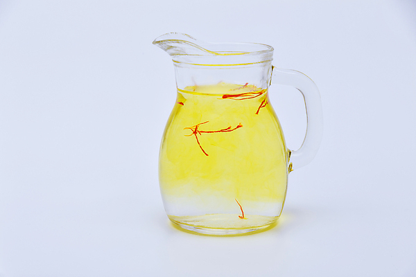 포토 JPG 해외이미지 꽃잎 꽃 음료 음식 꽃무늬 재료 유리병 건조 건강 요리 사람없음 목재 빨간색 쌓기 벚꽃 신선 조끼 양념 실 맛 자주색 흰배경 매움 흙더미 고립 꽃수술 사프란 해외202309 해외포토 나무 식물 컬러 백그라운드 컨셉 무늬 모션 병_용기 흙 외투 흰색 향신료 파일형식 더미