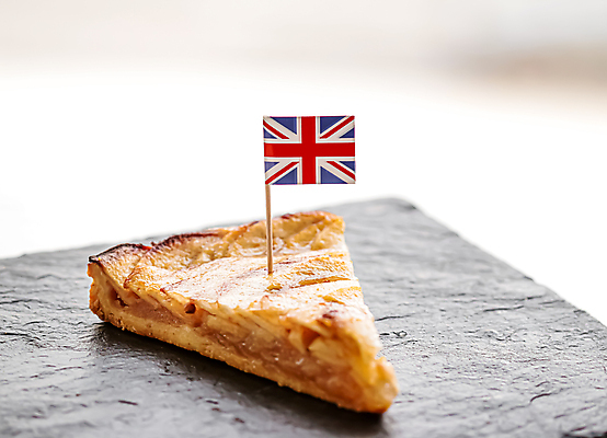 포토 JPG 해외이미지 조각 영국 사람없음 사과타르트 애플파이 영국음식 유니언기 해외202309 해외포토 유럽 서양음식 국기 파이_빵 타르트 파일형식